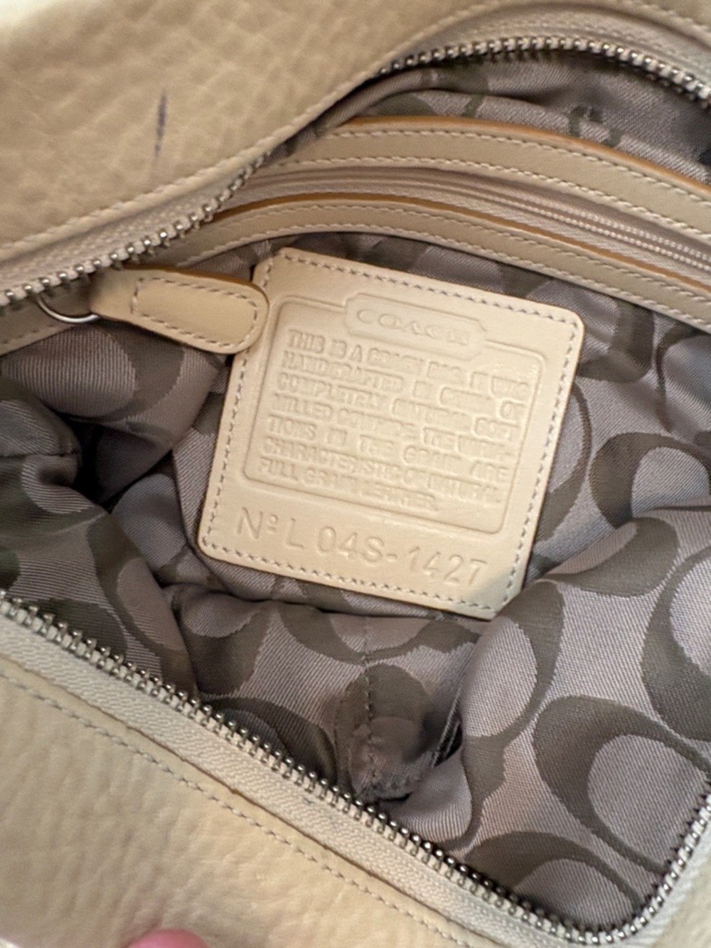 Coach Cream Pebbled Leather Shoulder Bag. - Picture 3 of 8